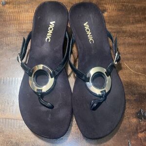 Vionic Women’s US 7 Orchid BLACK Leather Medallion sandal